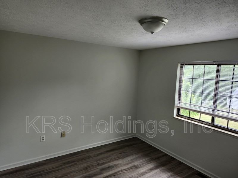208 Straith St #C23 - Photo 6 of 11