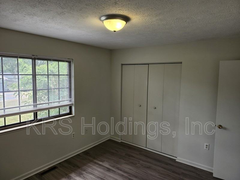 208 Straith St #C23 - Photo 7 of 11