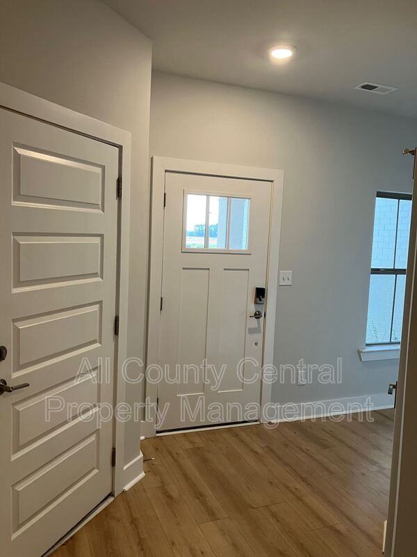 132 Clift Farm Dr - Photo 4 of 17