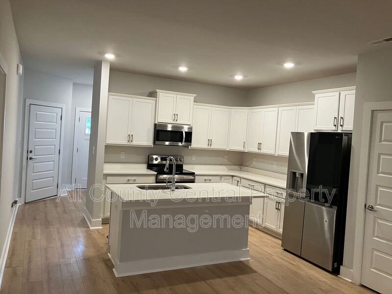132 Clift Farm Dr - Photo 5 of 17