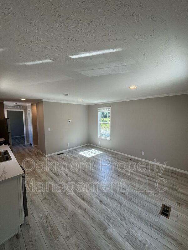 223 Plum Dr - Photo 2 of 8