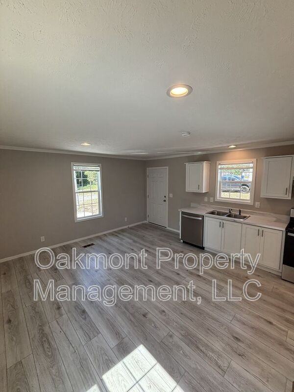 223 Plum Dr - Photo 3 of 8