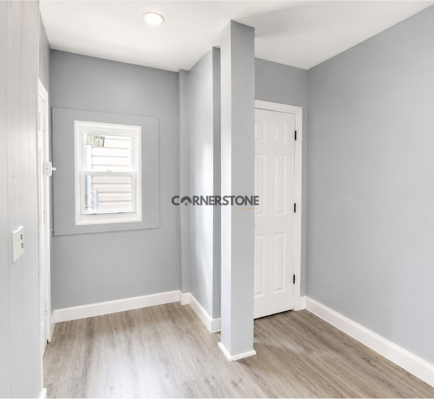 711 E 18th St - Photo 3 of 15