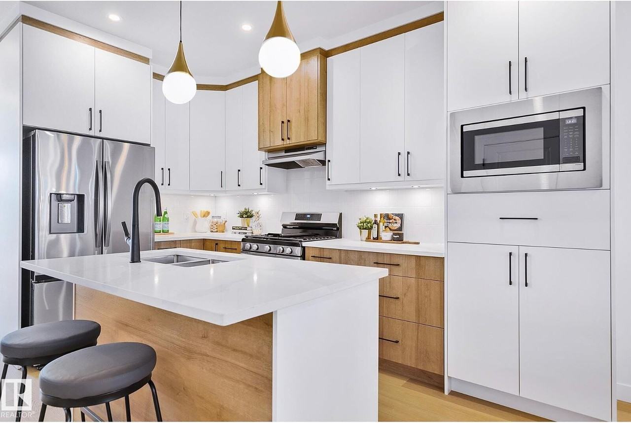 9813 155 St Nw - Photo 2 of 40