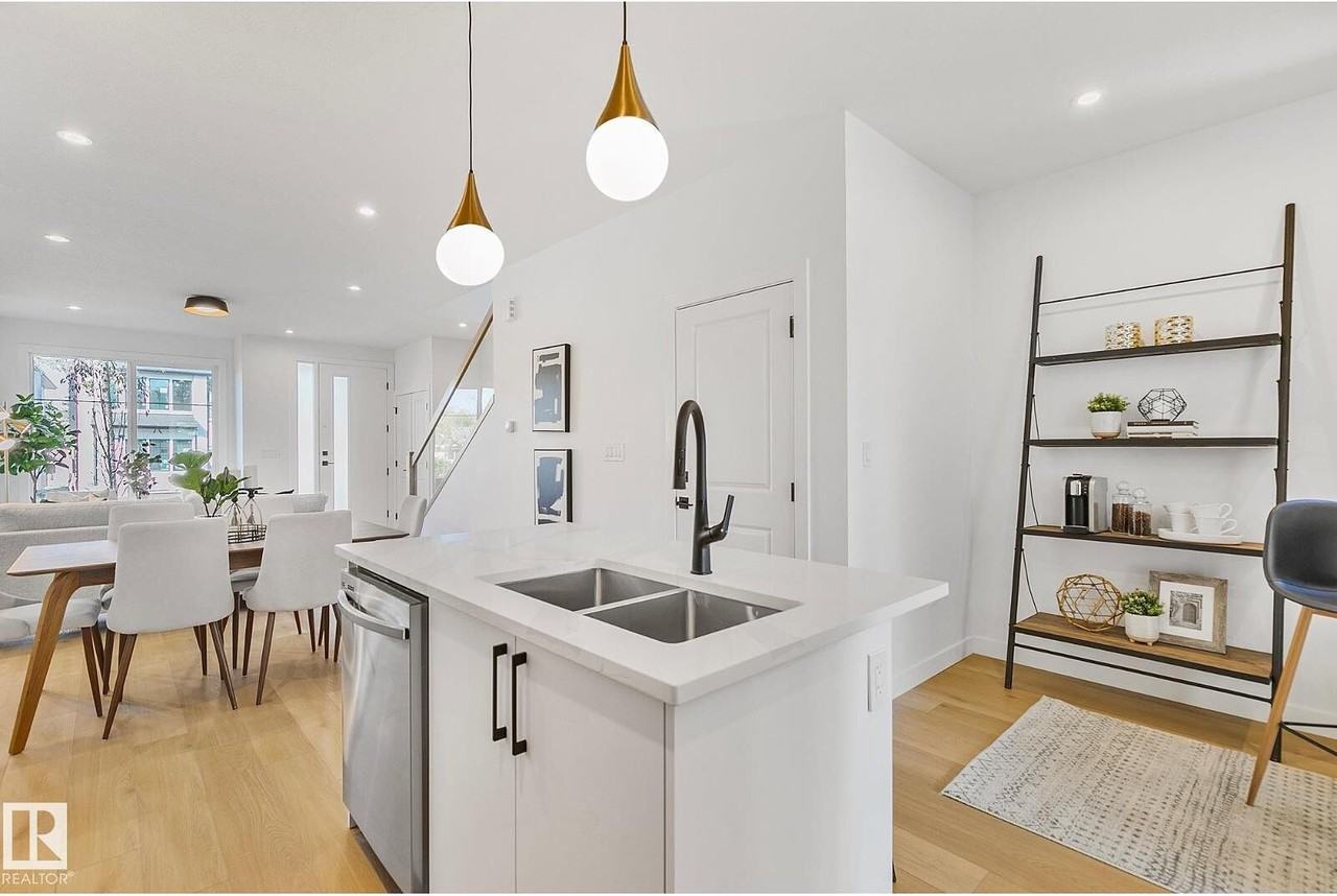 9813 155 St Nw - Photo 4 of 40