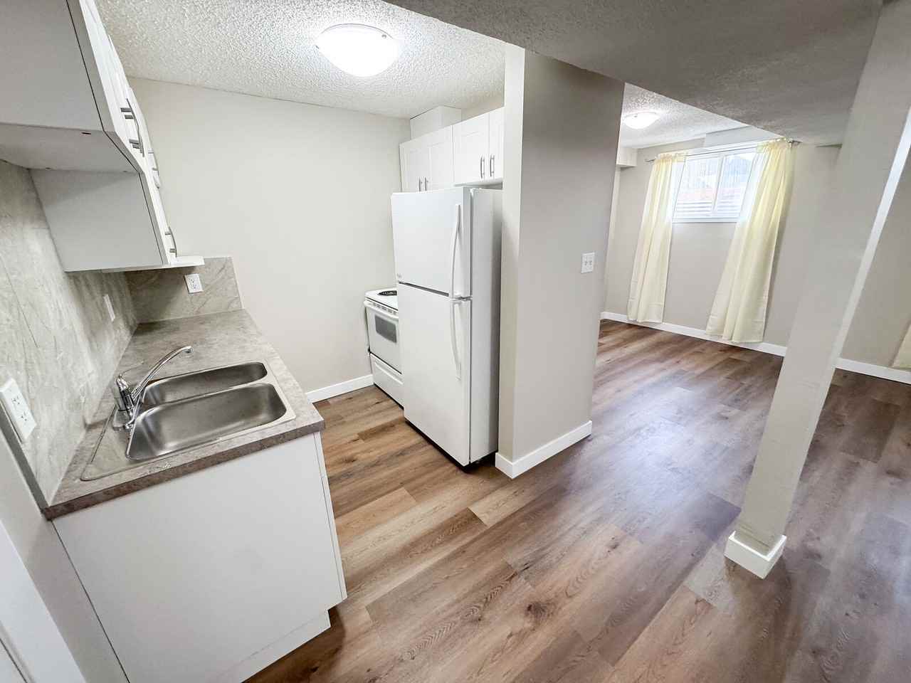 47 Whitman Close Ne - Photo 3 of 12
