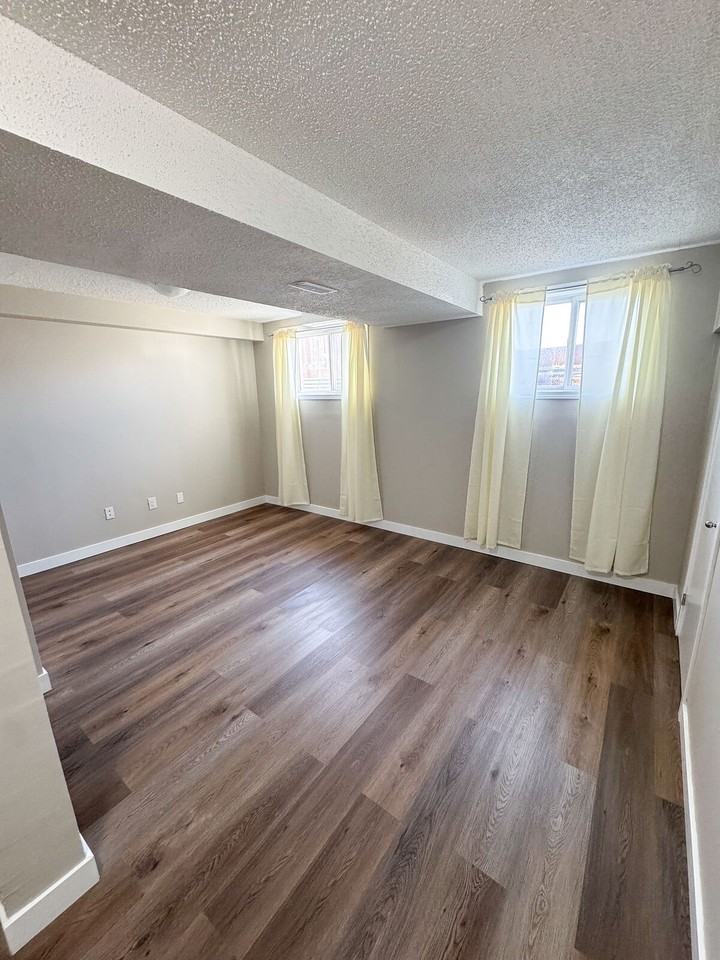 47 Whitman Close Ne - Photo 4 of 12