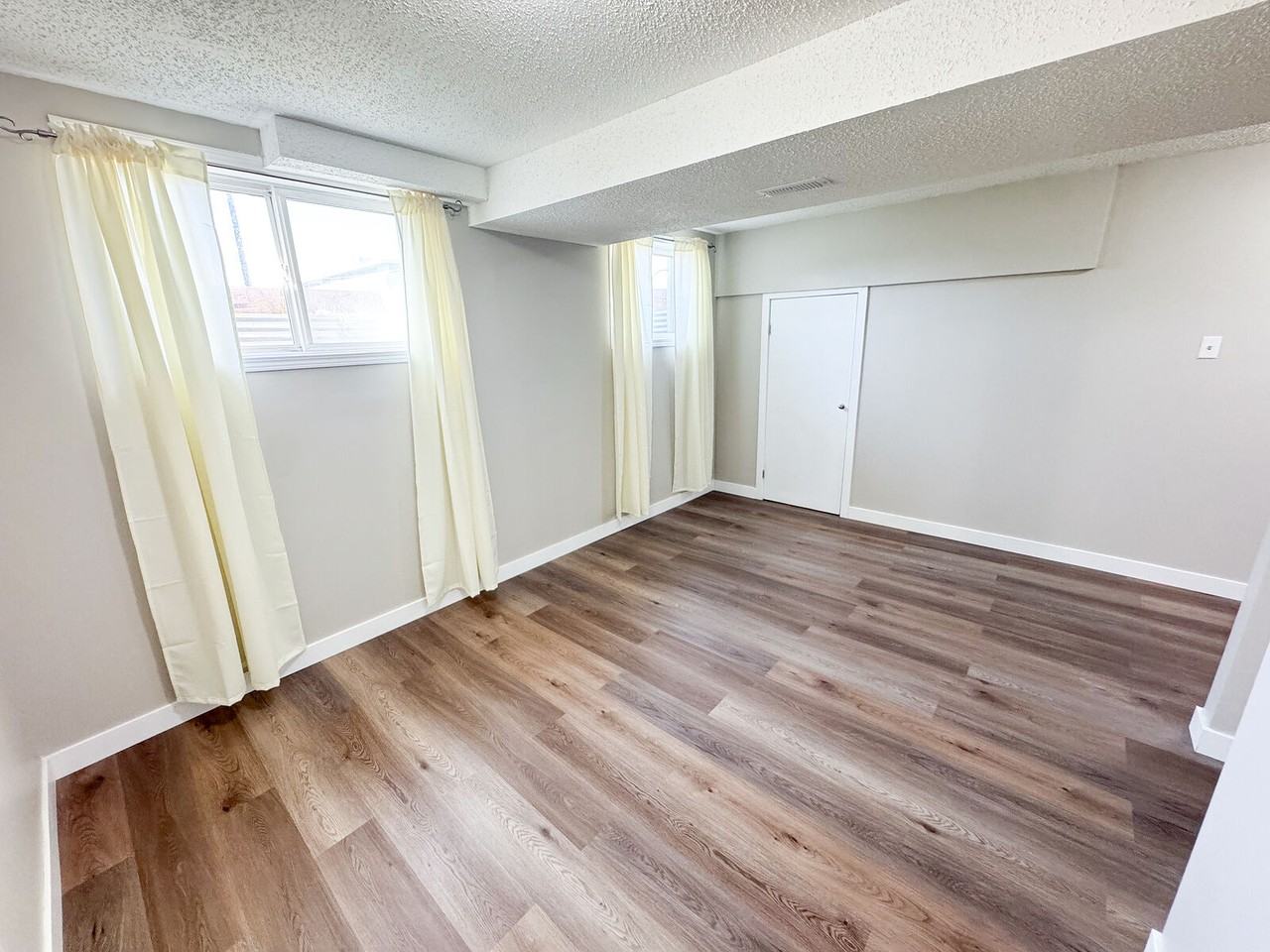 47 Whitman Close Ne - Photo 5 of 12