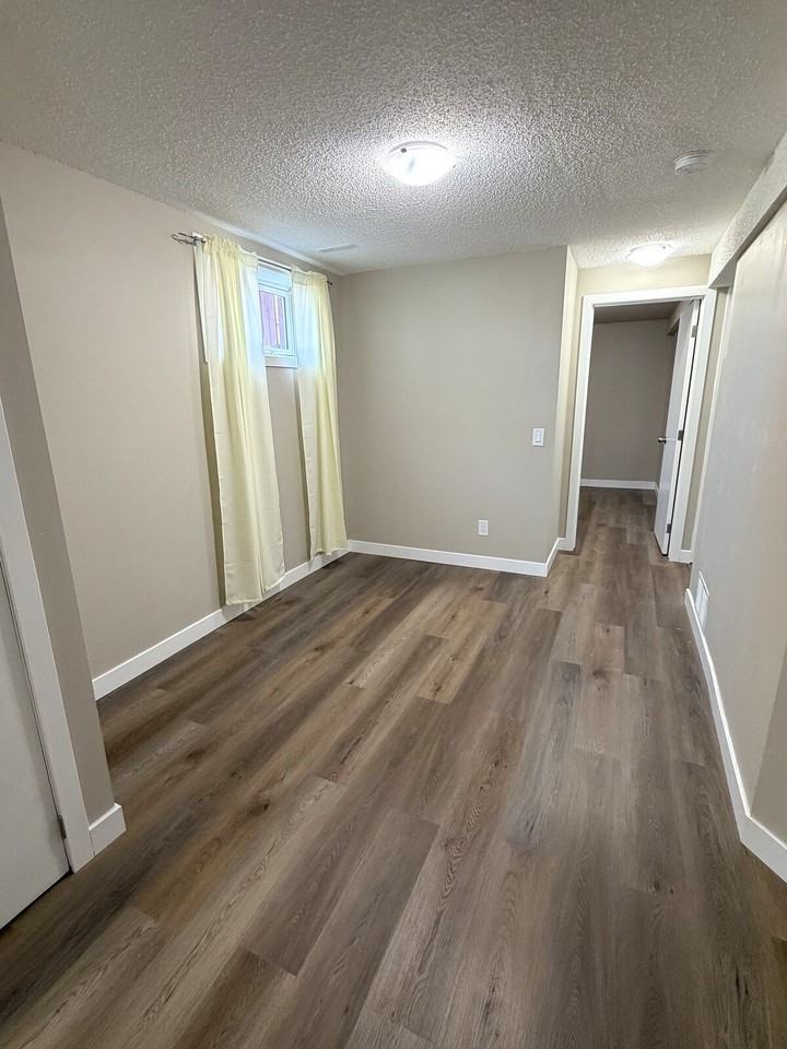 47 Whitman Close Ne - Photo 6 of 12