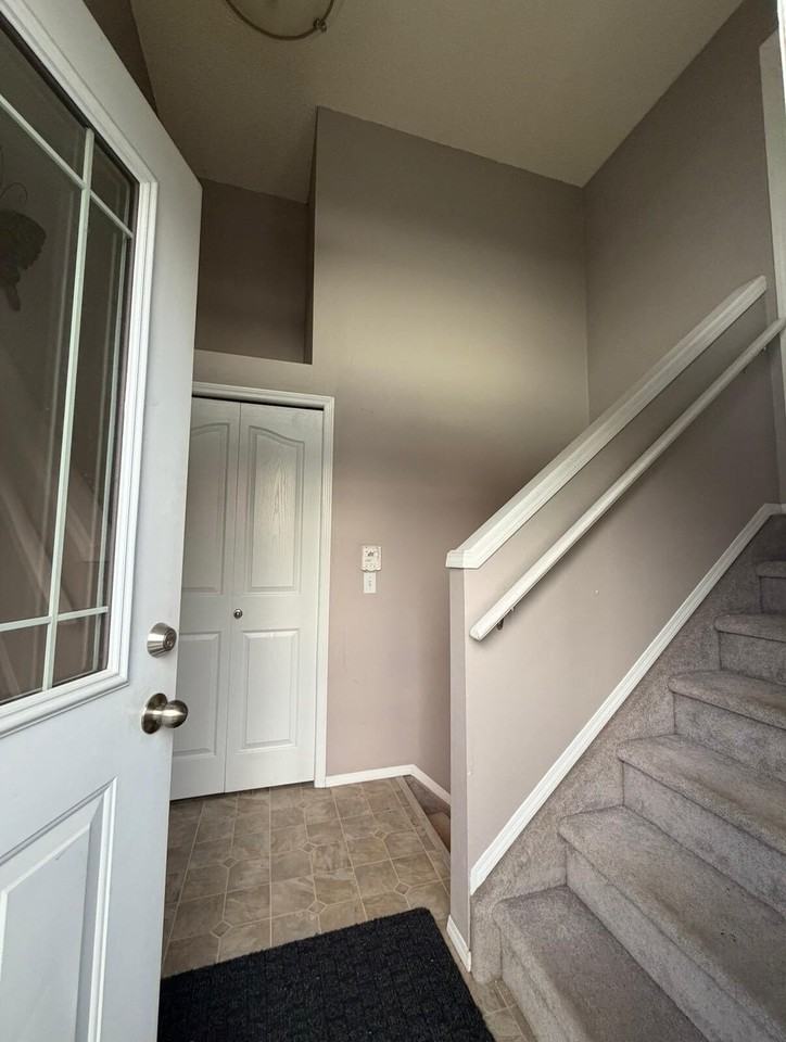14017 158a Ave Nw - Photo 2 of 34