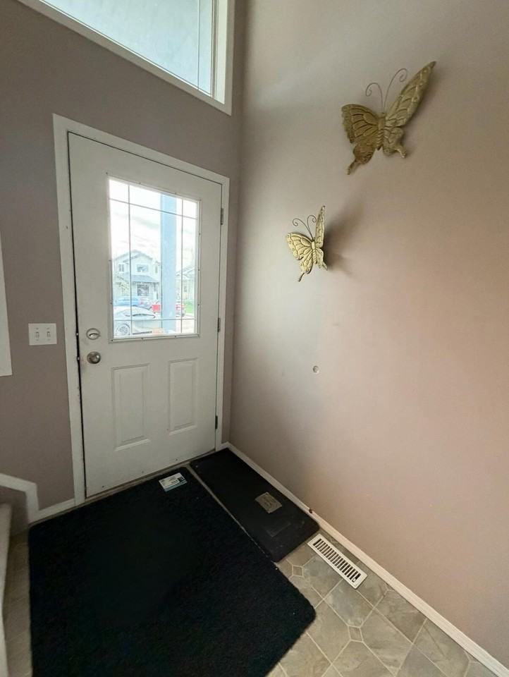 14017 158a Ave Nw - Photo 3 of 34