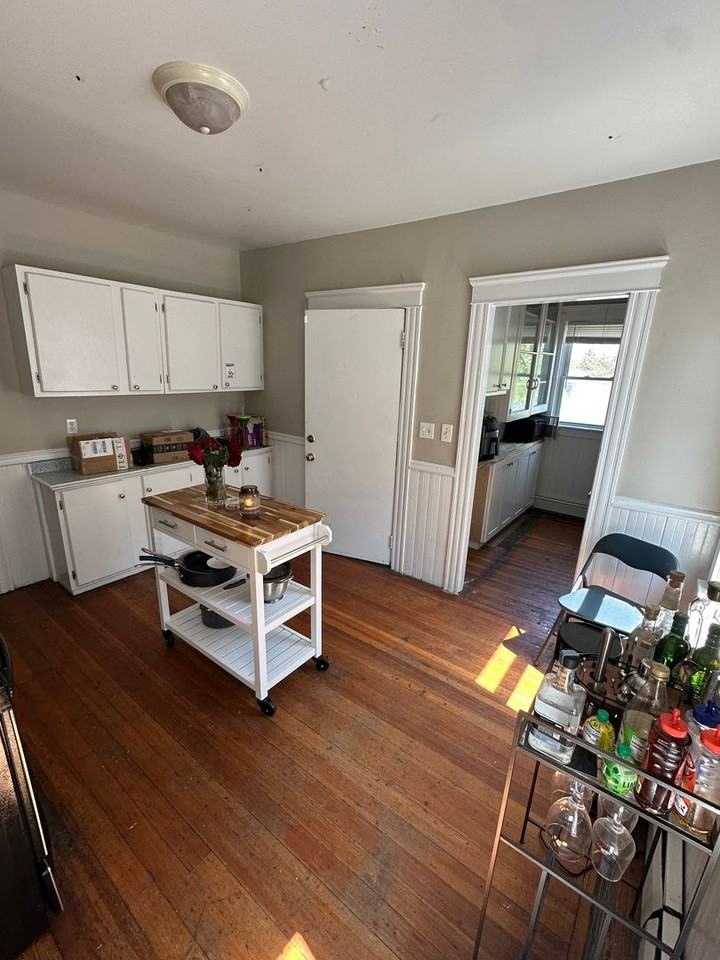 37 Pembroke Ave #3 - Photo 2 of 12