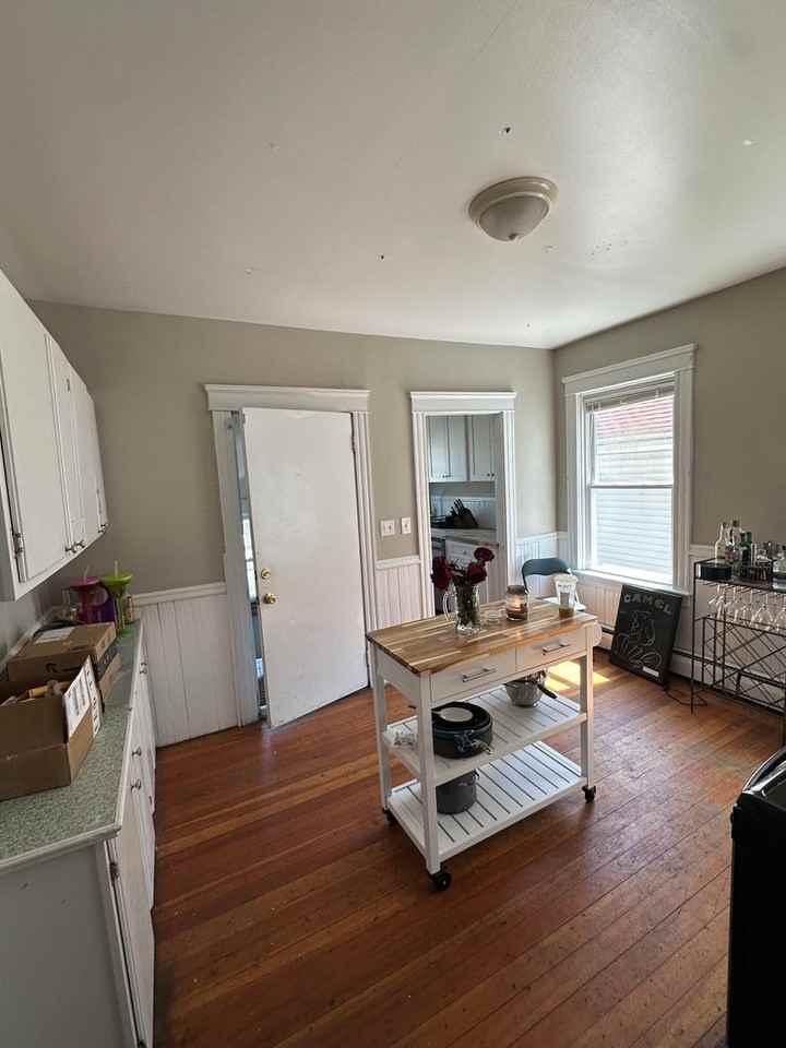 37 Pembroke Ave #3 - Photo 3 of 12