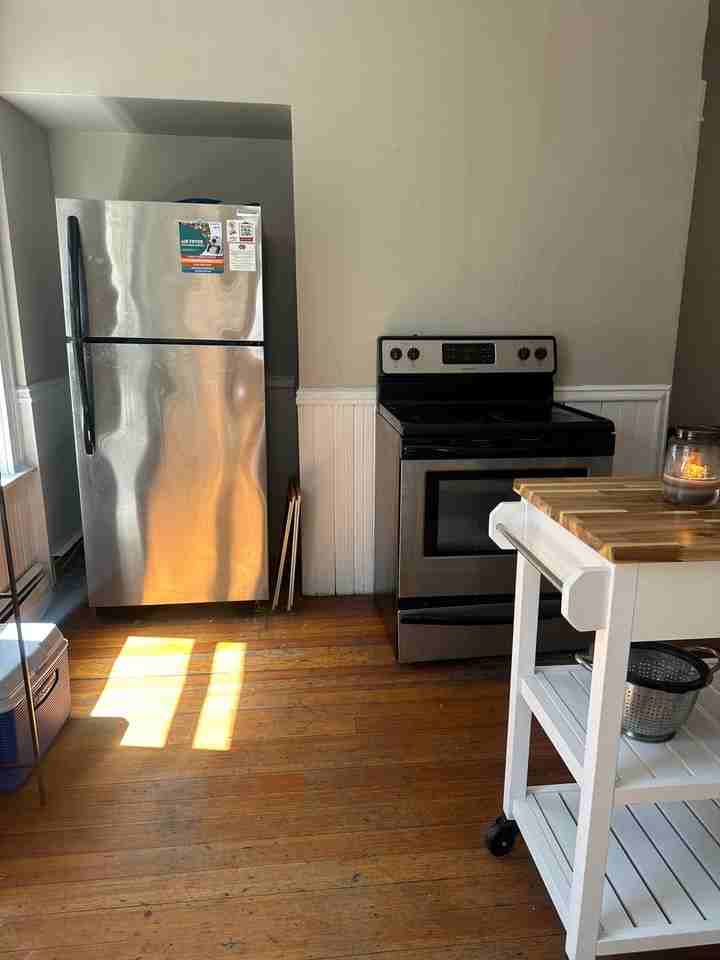 37 Pembroke Ave #3 - Photo 4 of 12