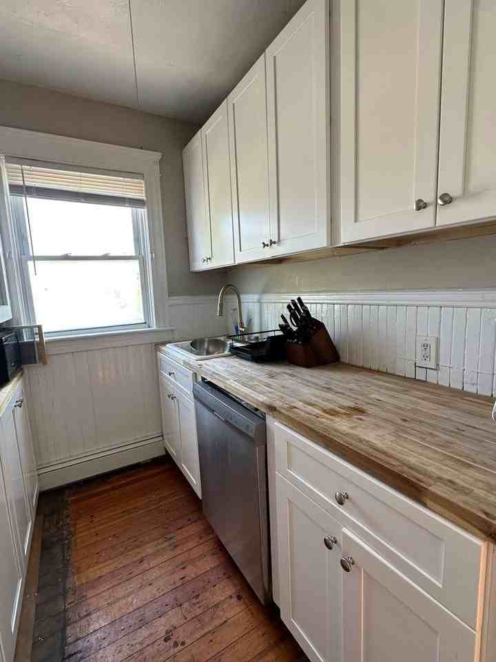 37 Pembroke Ave #3 - Photo 5 of 12