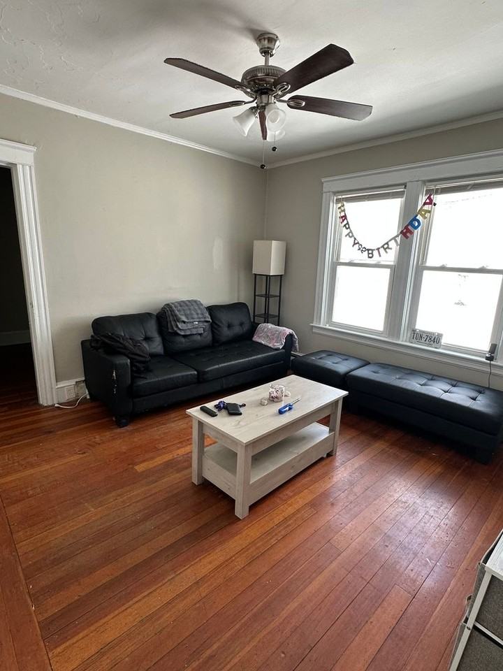 37 Pembroke Ave #3 - Photo 6 of 12