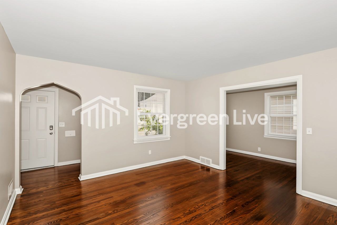 1745 Stevens Ave - Photo 2 of 15
