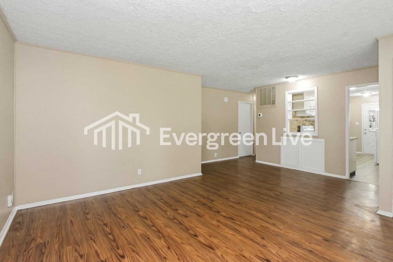 7350 Twin Beech Dr - Photo 3 of 13