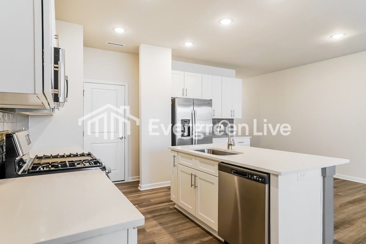 7639 Waypond Ct - Photo 6 of 16