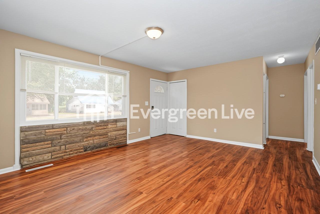 2417 Dawnlight Ave - Photo 2 of 15