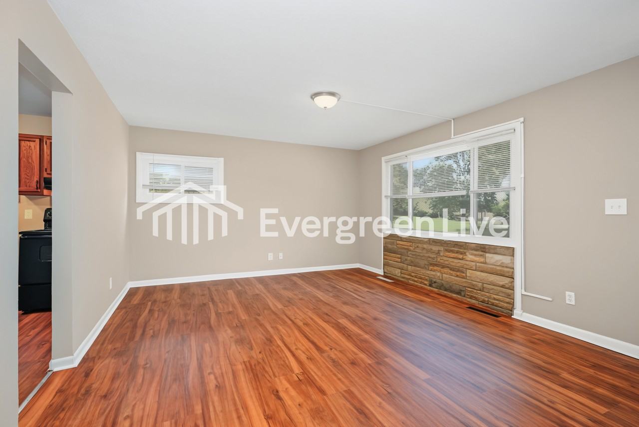 2417 Dawnlight Ave - Photo 3 of 15