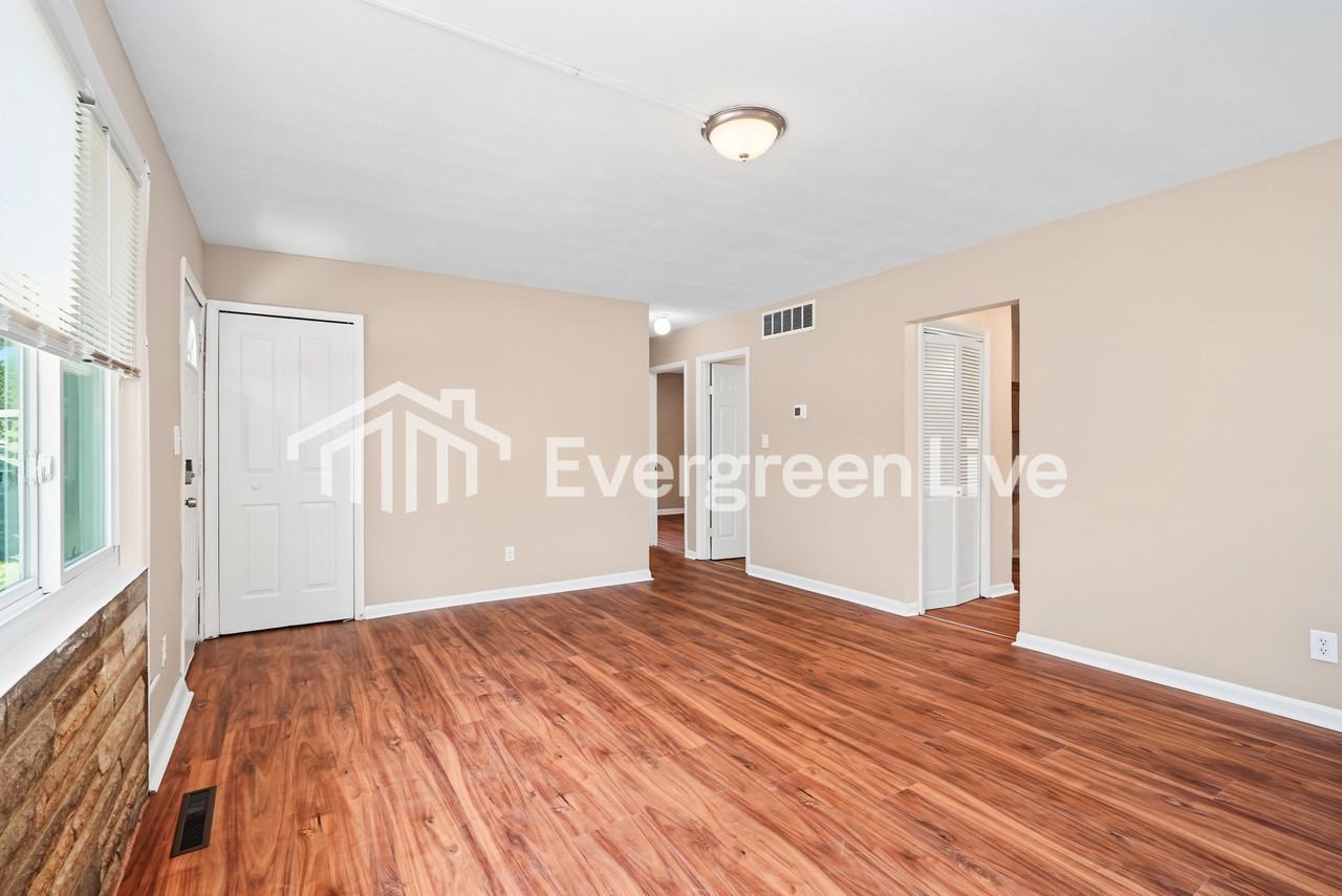 2417 Dawnlight Ave - Photo 4 of 15
