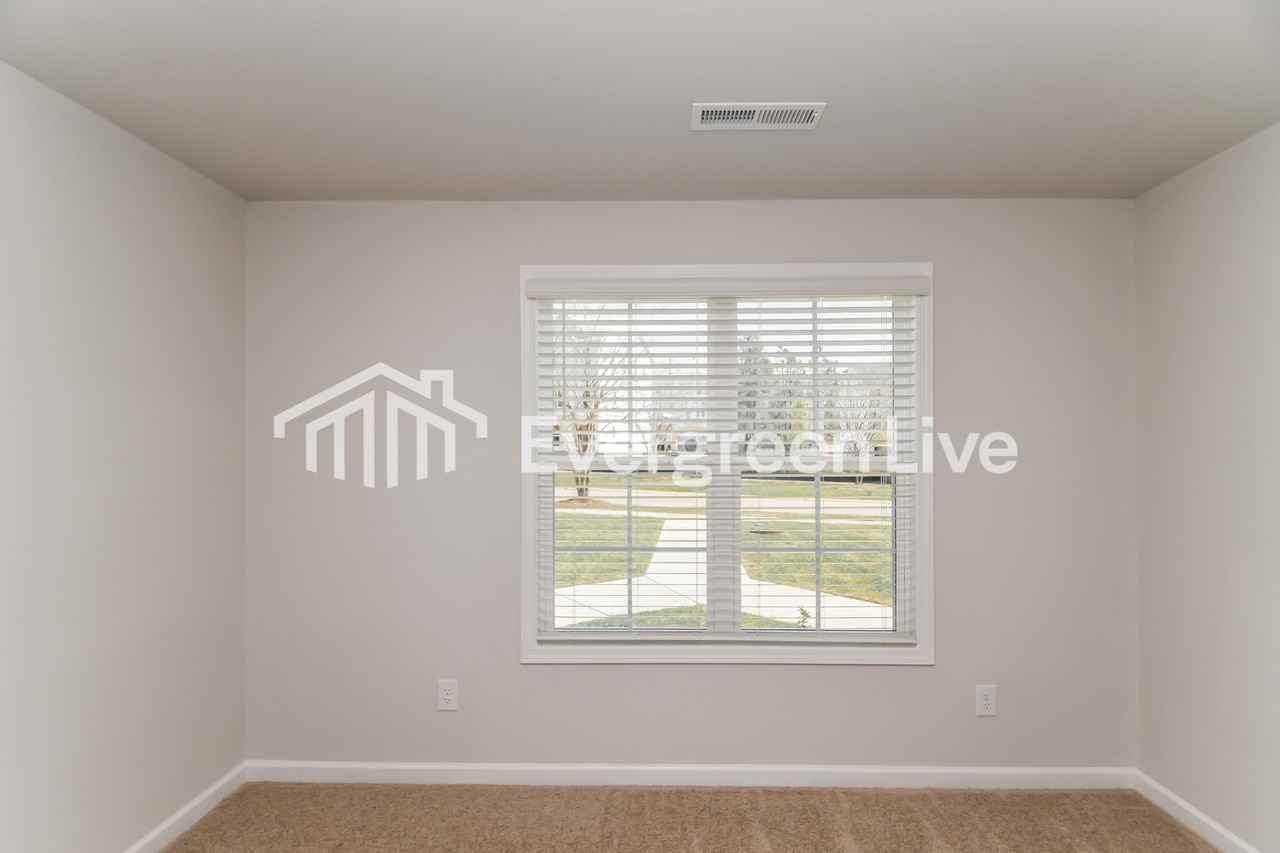 575 Hodge Rd - Photo 7 of 15