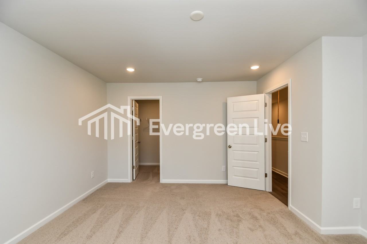 565 Hodge Rd - Photo 6 of 15