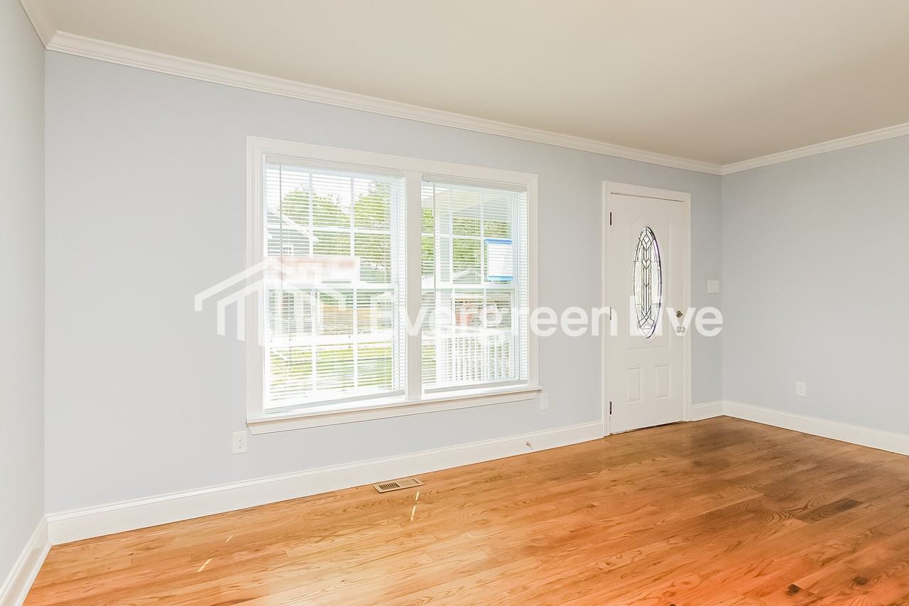 421 N Allen Rd - Photo 4 of 15