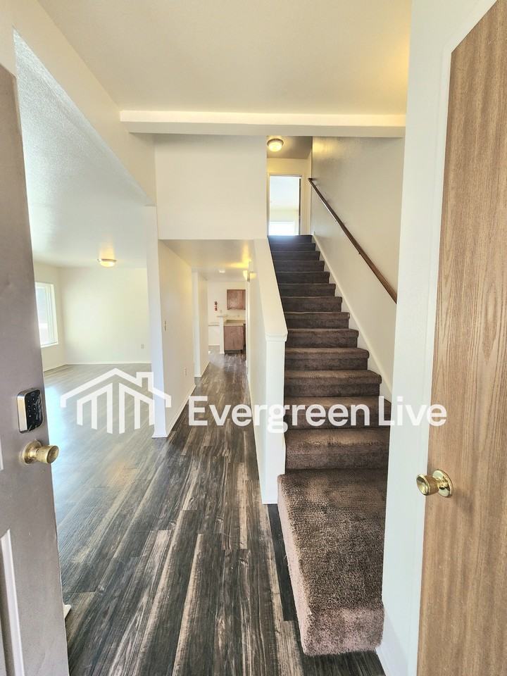 124 Raven Dr - Photo 2 of 27