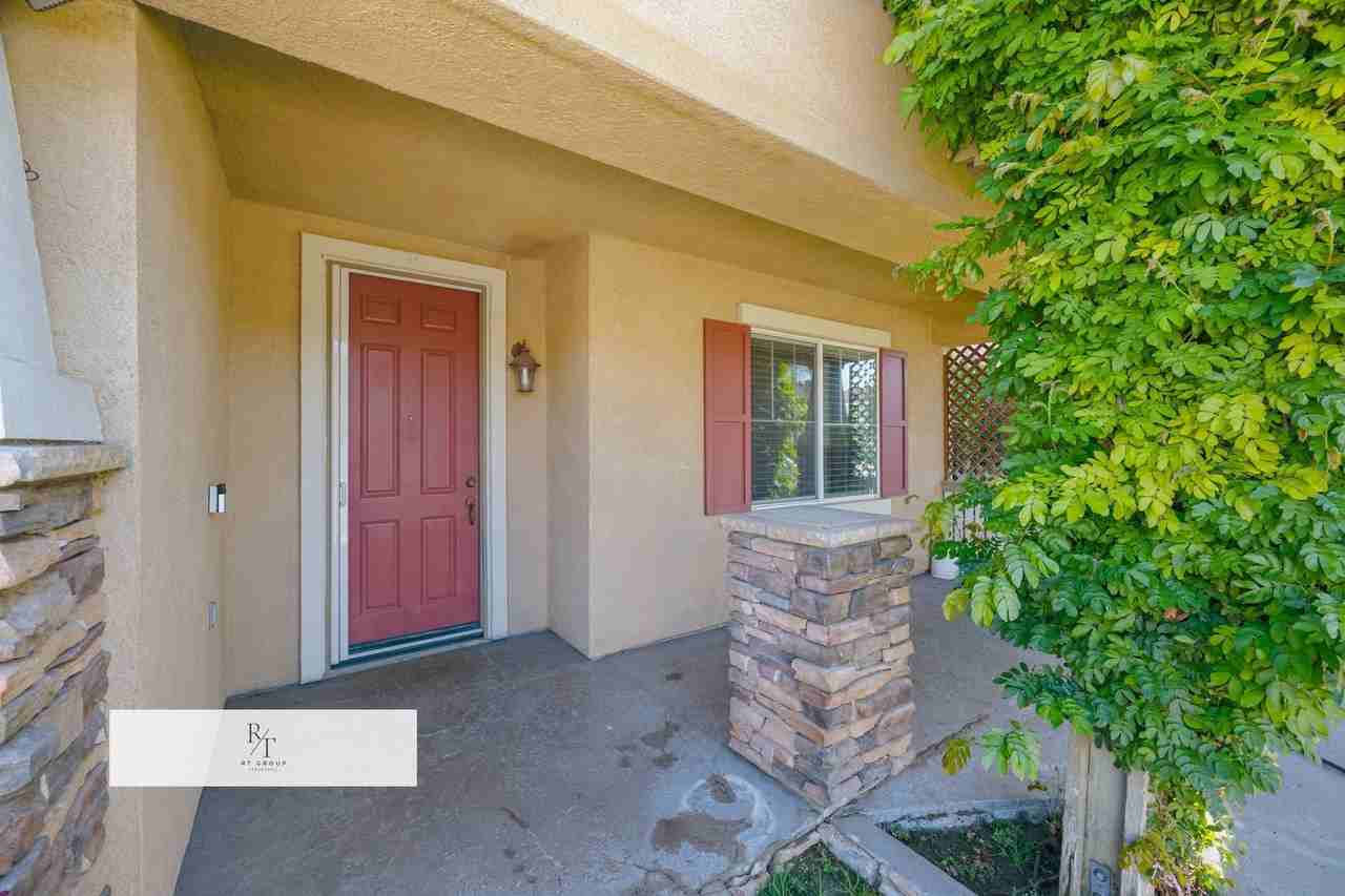 13724 Beaconsfield Ln - Photo 2 of 45