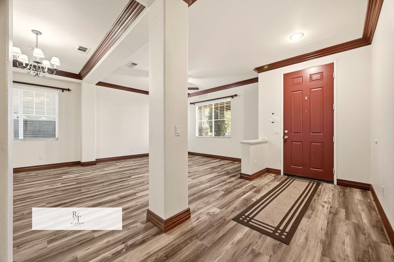 13724 Beaconsfield Ln - Photo 3 of 45