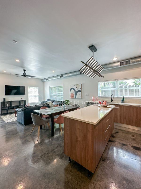 811 Montana St ##2102