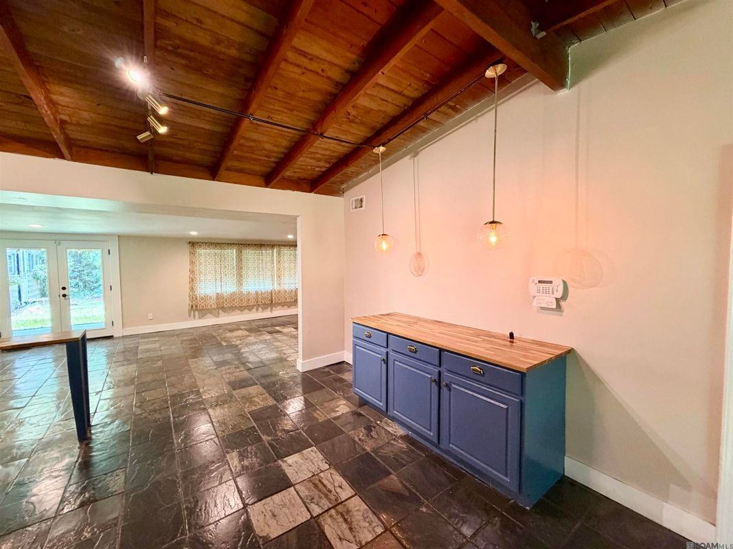 26084 Pichon Rd - Photo 4 of 20