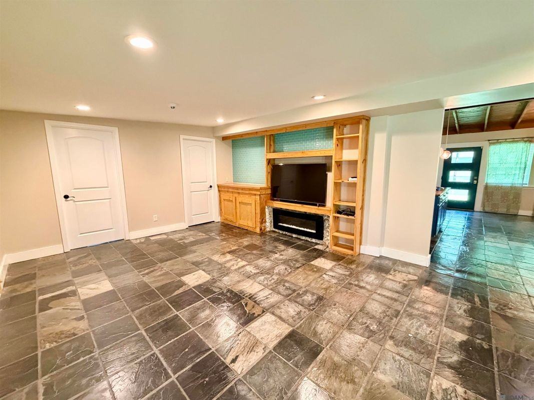 26084 Pichon Rd - Photo 5 of 20
