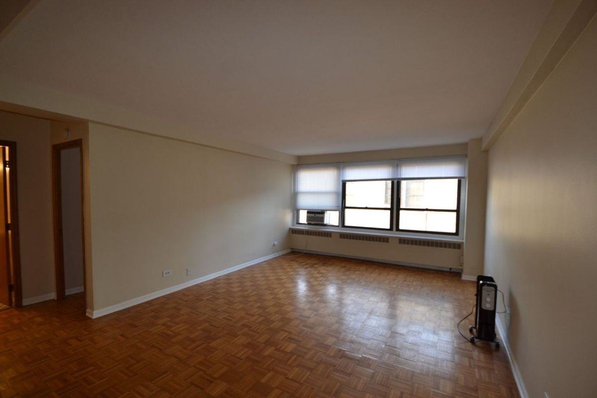 4180 N Marine Dr - Photo 4 of 7