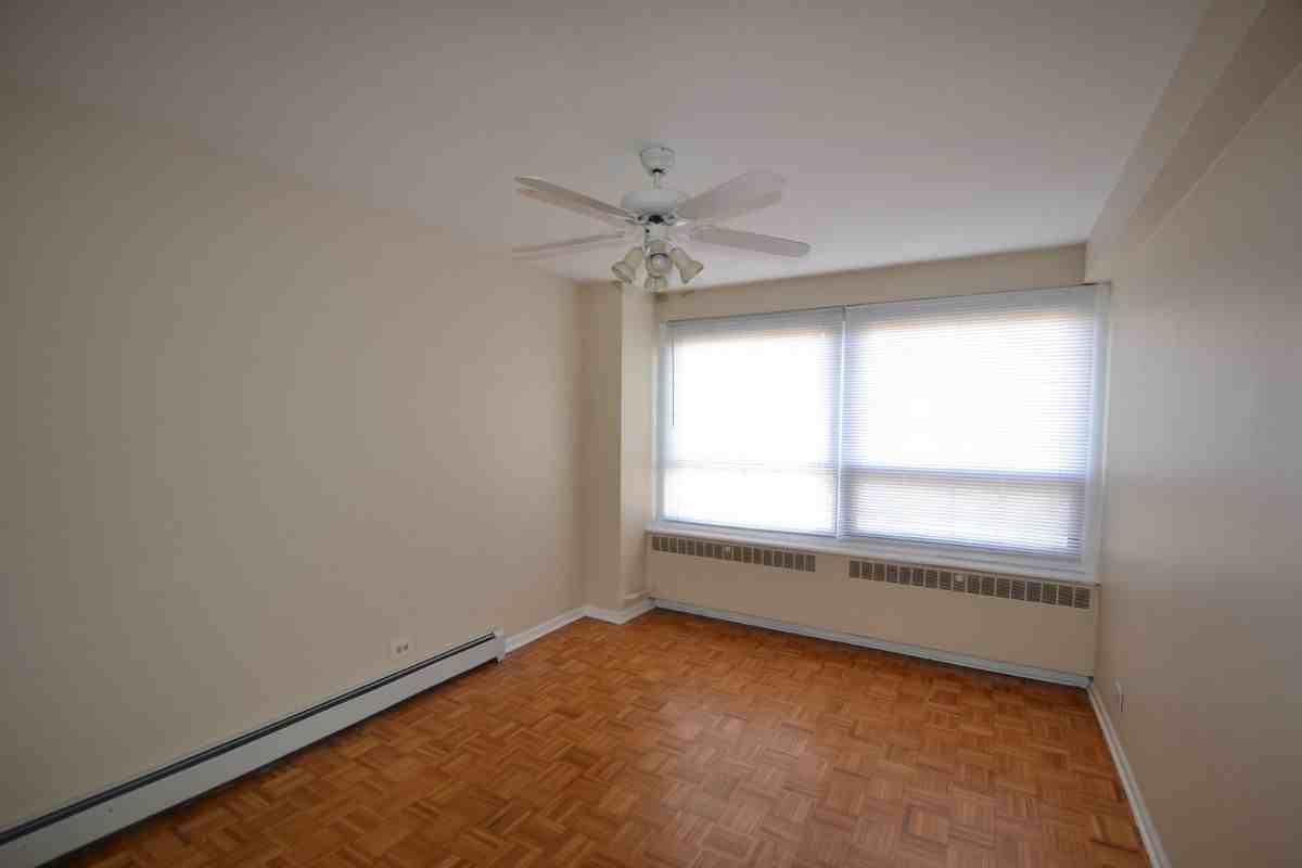 4180 N Marine Dr - Photo 5 of 7