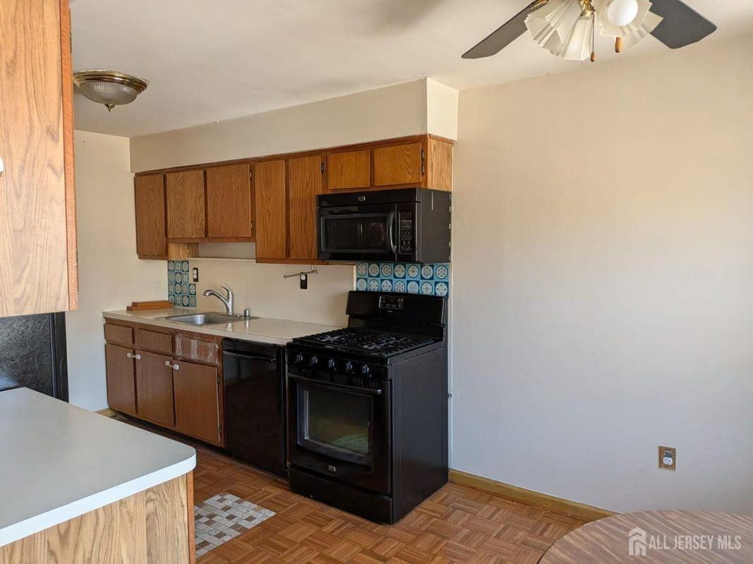 1714 Raspberry Ct - Photo 4 of 17