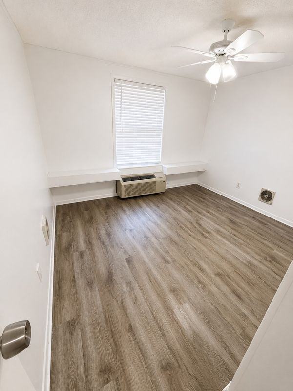 420 Mills St - Photo 5 of 11
