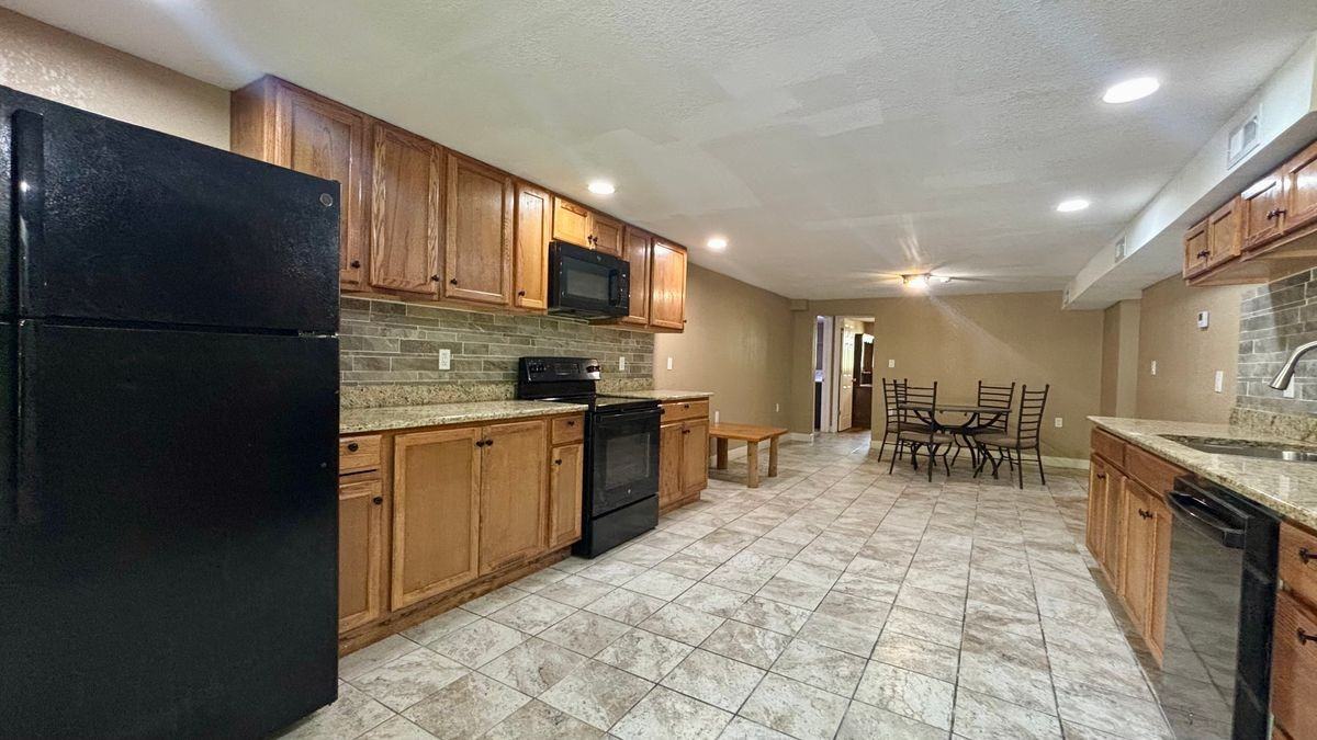 626 W Main St - Photo 2 of 14