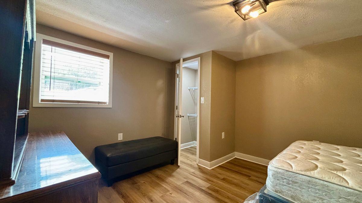 626 W Main St - Photo 4 of 14