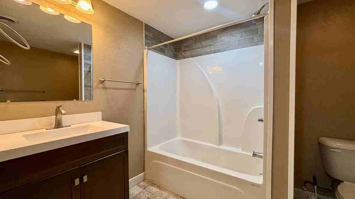 626 W Main St - Photo 6 of 14