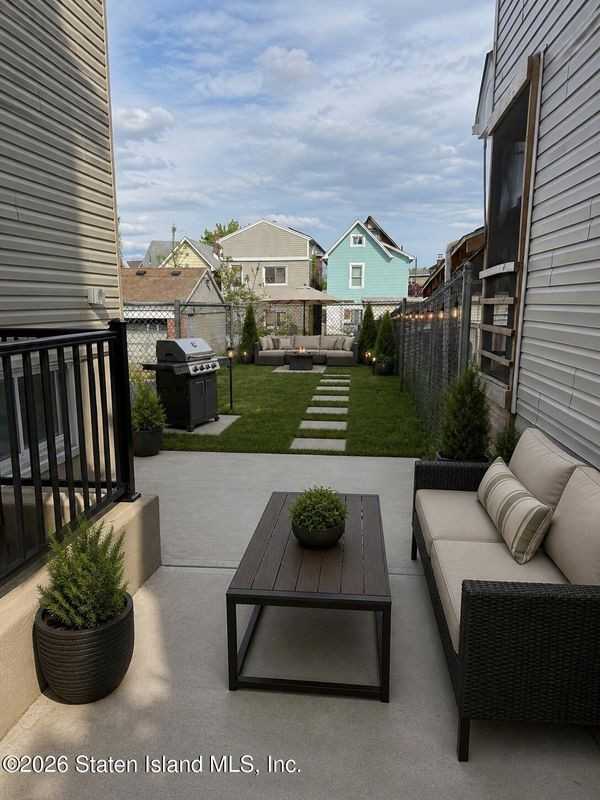 323 Nicholas Ave - Photo 6 of 10