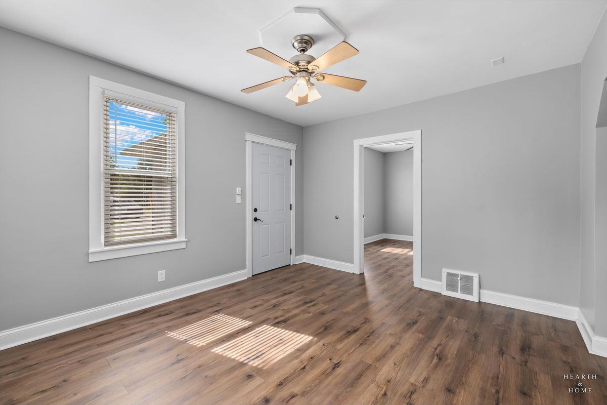908 Wheeler St - Photo 7 of 21