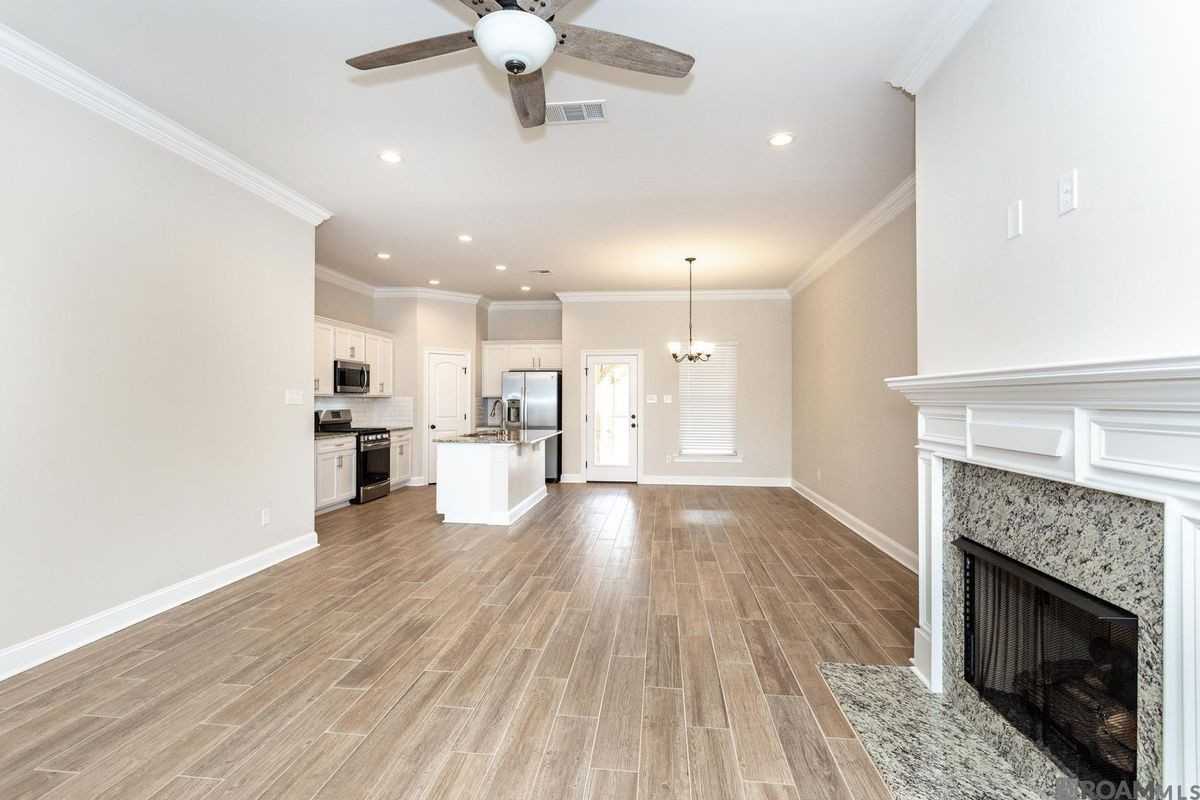 6356 Lake Edge Dr - Photo 3 of 21