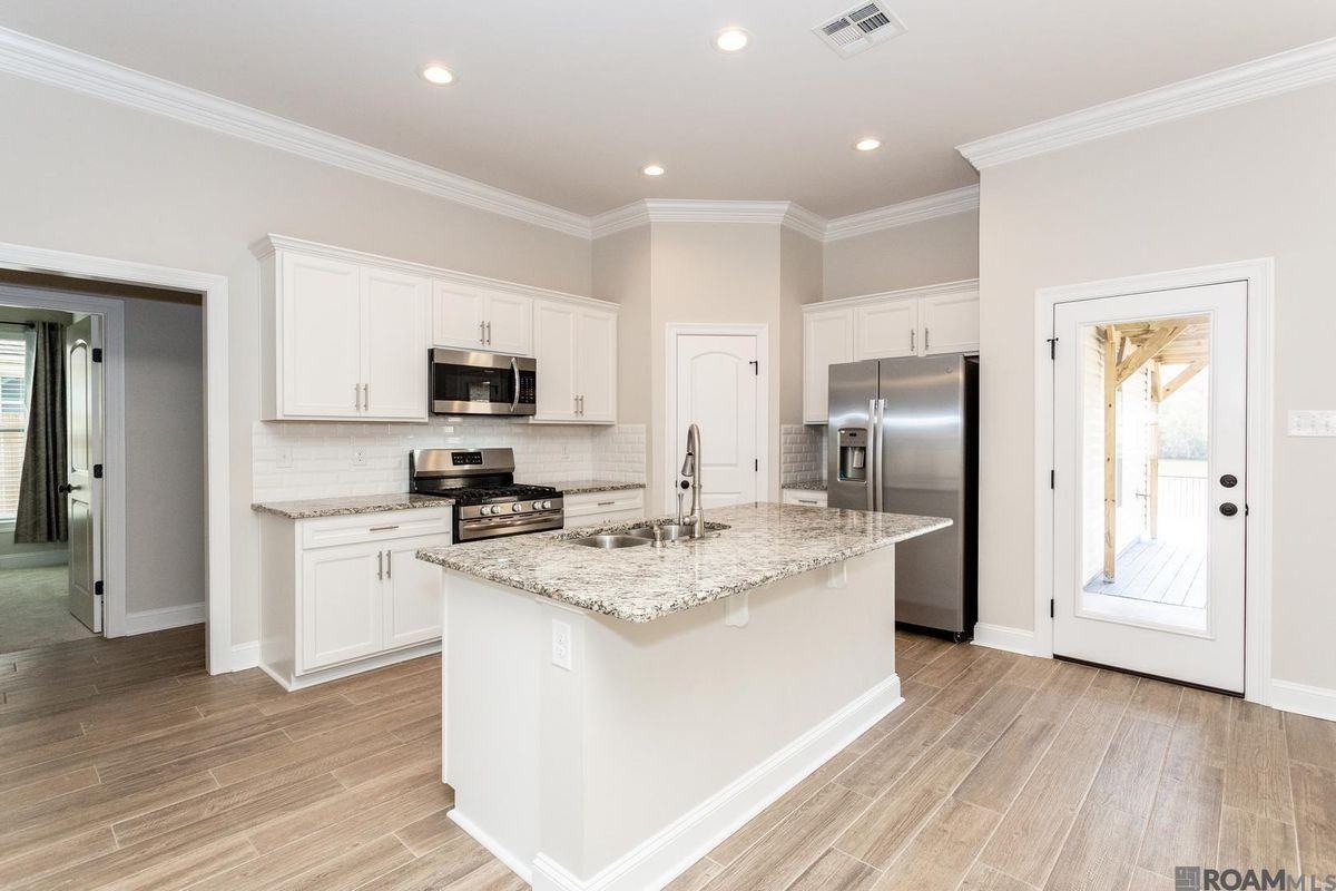6356 Lake Edge Dr - Photo 5 of 21