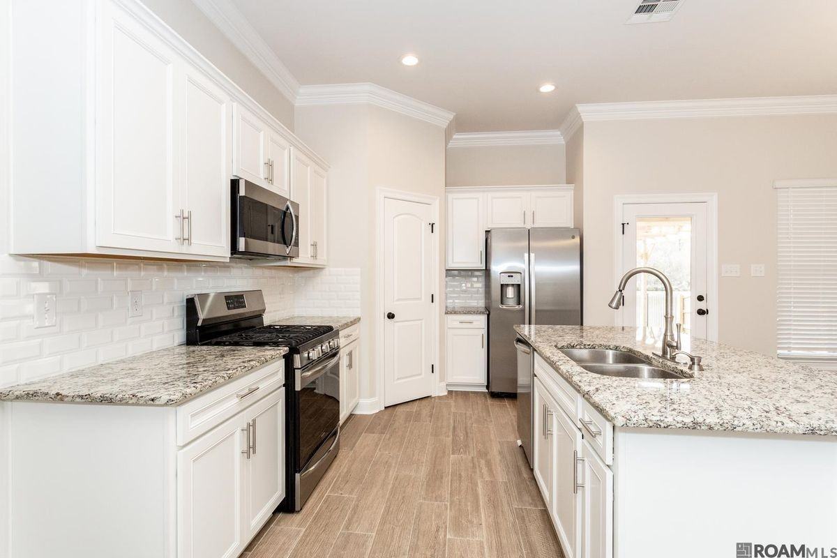 6356 Lake Edge Dr - Photo 6 of 21