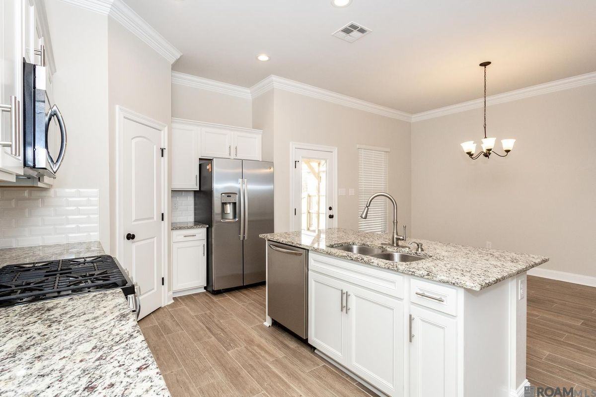 6356 Lake Edge Dr - Photo 7 of 21