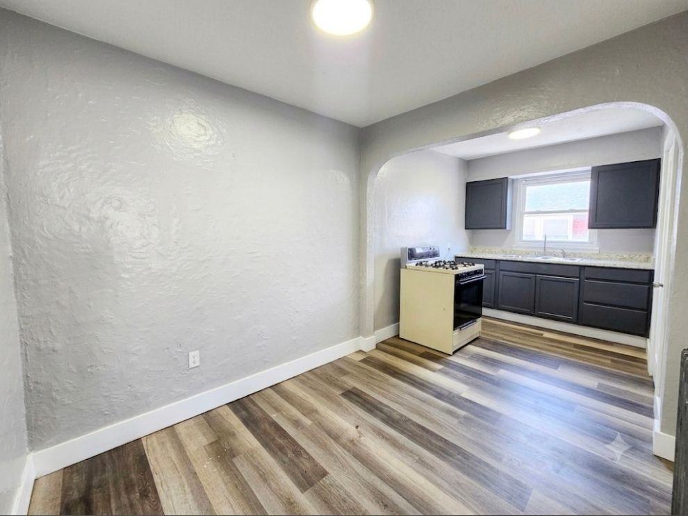 1906 Elsmere Ave - Photo 3 of 5