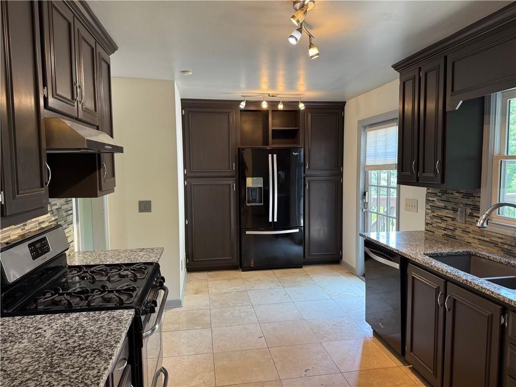 412 Hickory Walk - Photo 4 of 29